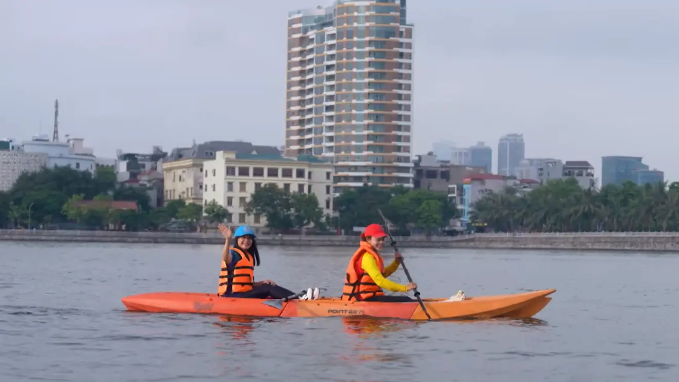 Chèo thuyền ở Hồ Tây | Hà Nội đến để yêu | 04/09/2025